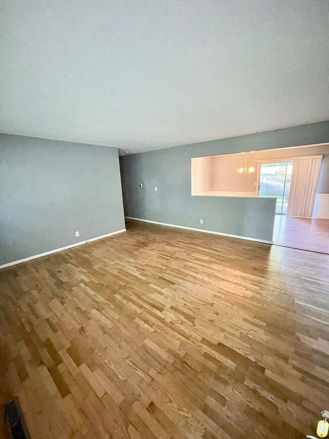 Building Photo - LEASING