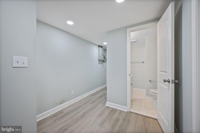 Building Photo - 328 S Macon St.