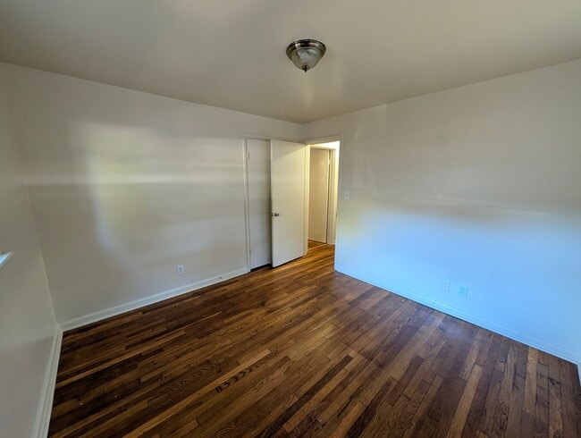 Building Photo - 2311 Plantation Dr