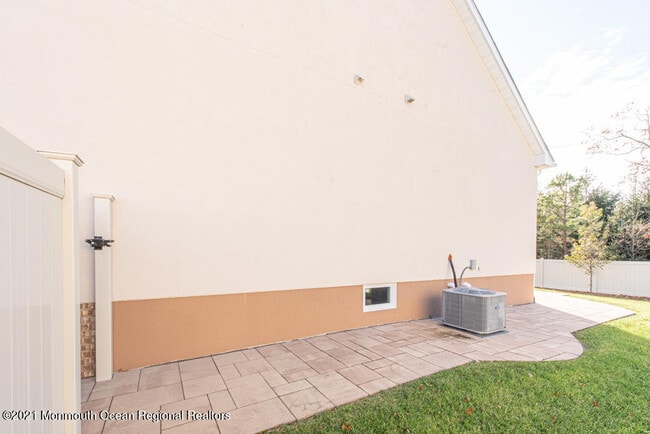 Building Photo - 12 Cindy Ct