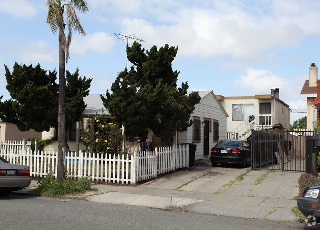 Primary Photo - 4320-4322 49th St