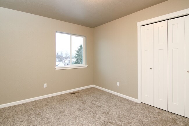Building Photo - Modern Two Story Duplex for rent in Spokane Valley