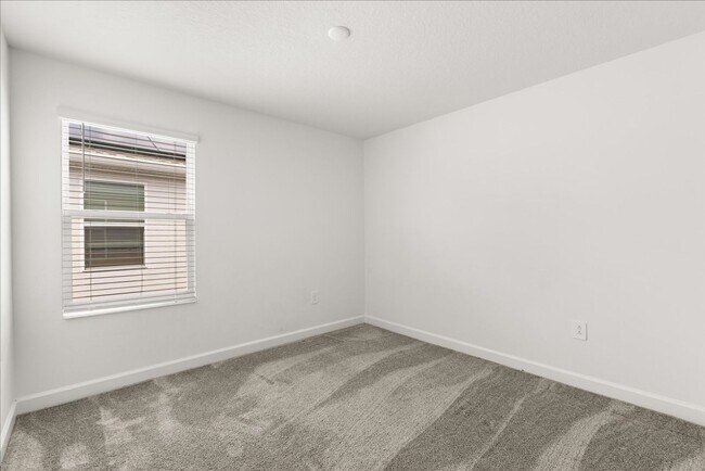 Building Photo - Spacious 5-Bedroom Solar Home for Rent in ...