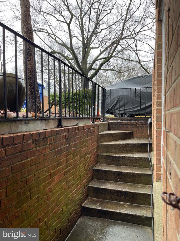 Building Photo - 519 G St SW