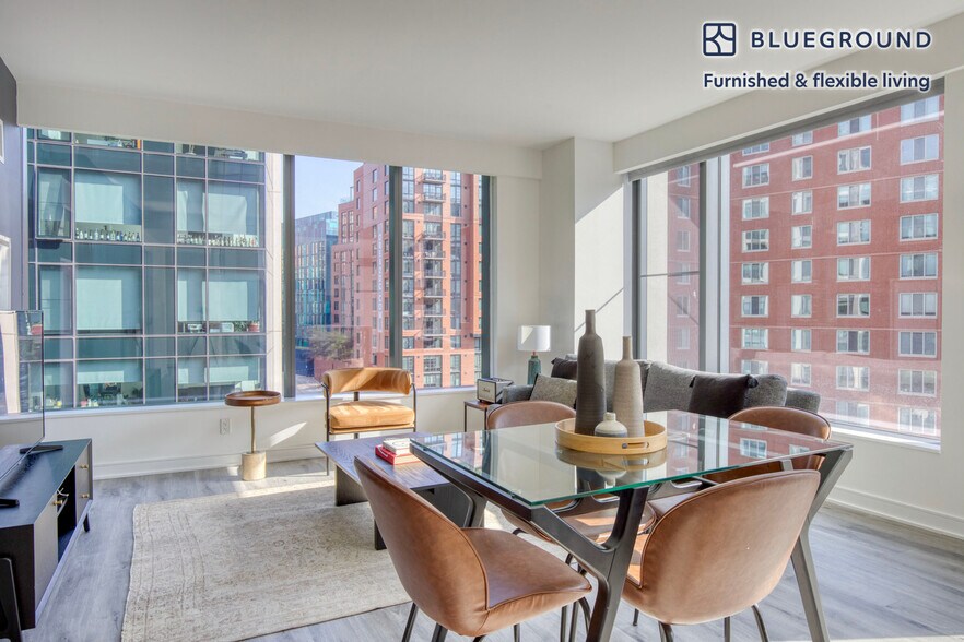 Building Photo - 949 1st St SE