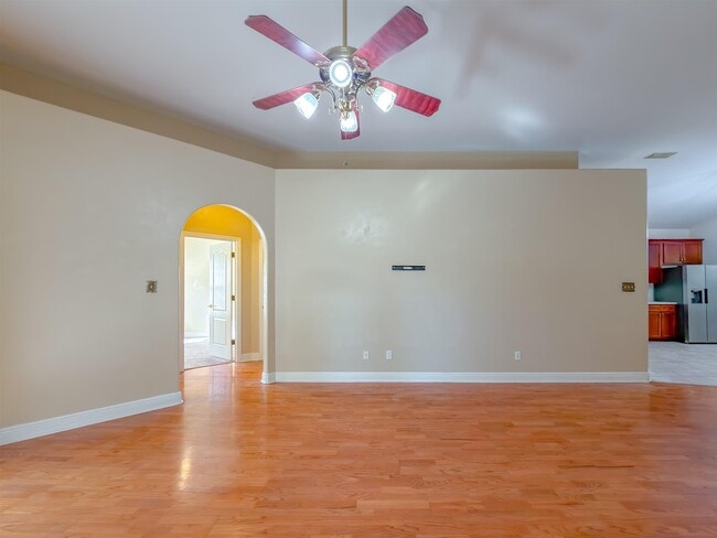 Building Photo - 3327 Dartmouth Dr