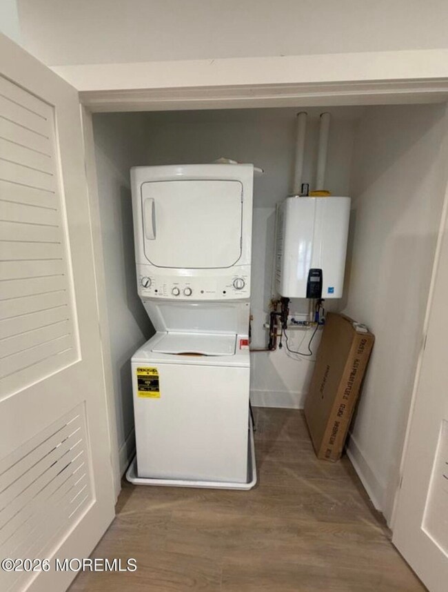 Building Photo - 808 Asbury Ave