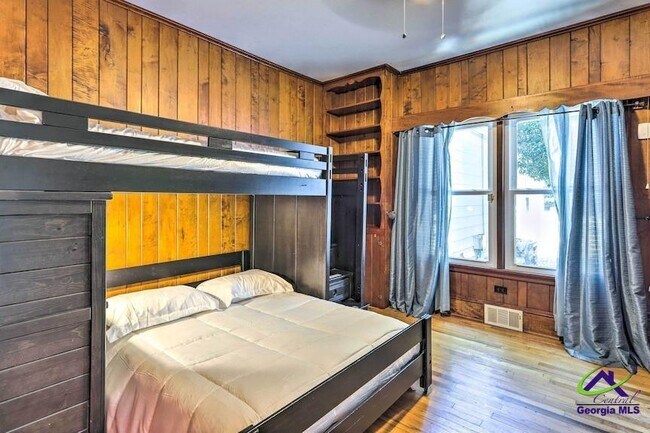 Building Photo - 422 Forrest Dr