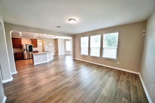 Building Photo - Beautiful 3-Bedroom Home with Flex Space in Universal City - Realtor Commission: $600