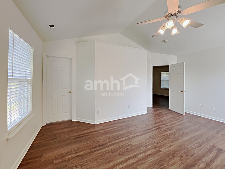 Building Photo - 1513 Cardinal Ln