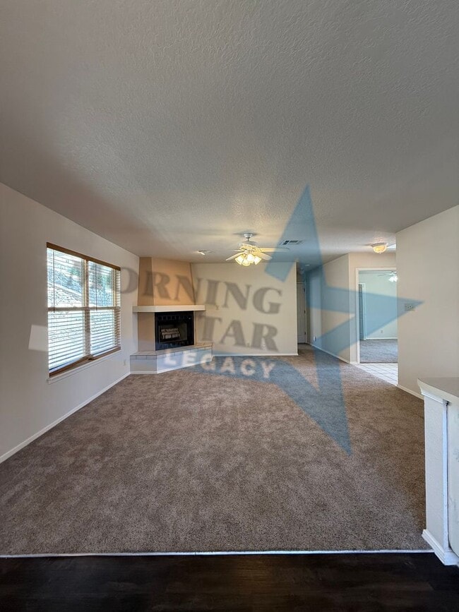 Building Photo - Roadrunner area! LOVELY two bedroom home.