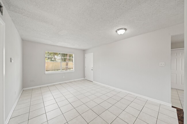 Building Photo - 3203 Ripplebrook Dr