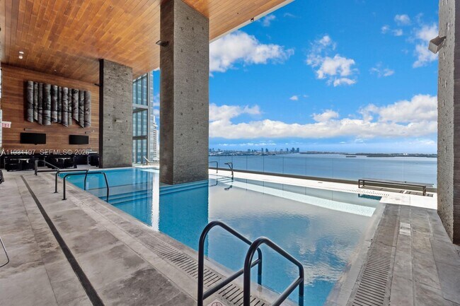 Building Photo - 1451 Brickell Ave