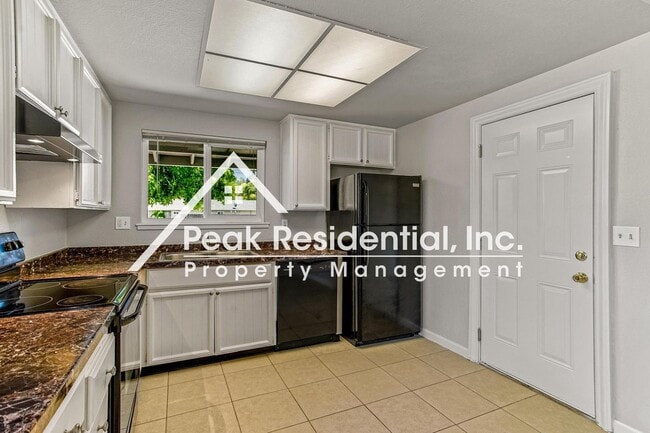 Building Photo - Wonderful Orangevale 2bd/1ba Duplex with 1...