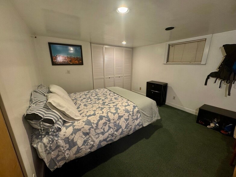 Building Photo - 4332 Eastern Ave N