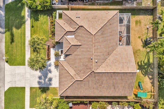 Building Photo - 9585 Carousel Cir S
