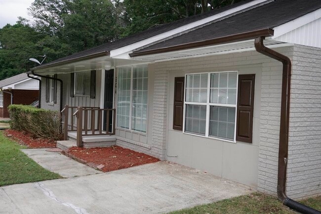 Building Photo - 504 Pinecrest Dr