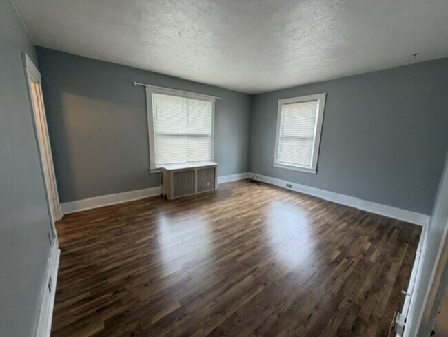 Building Photo - 256 Mabrick Ave