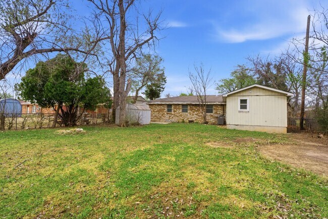 Building Photo - 3 bed, 2 bath home in Bethany, OK
