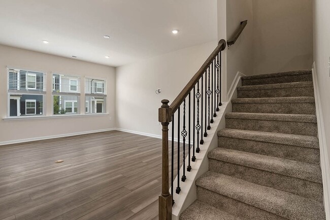Building Photo - Cozy Townhome with 2 car garage!