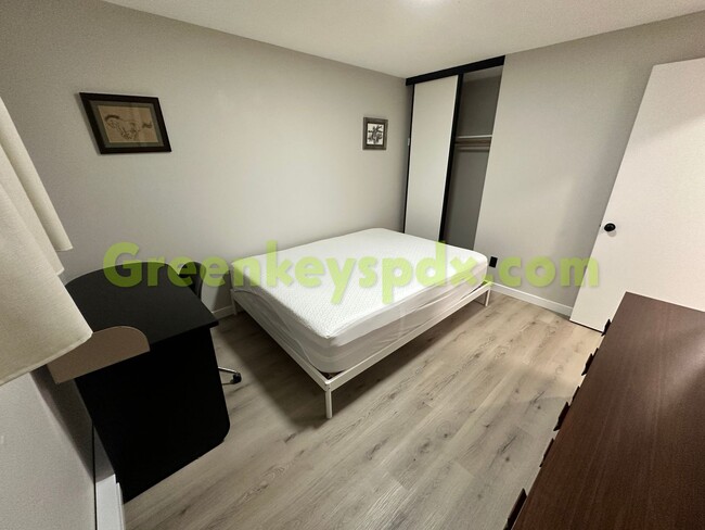 Building Photo - Updated 2-Bedroom Unit on one level that i...