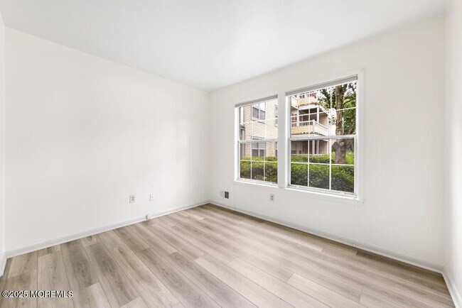 Building Photo - 309 Trinity Ct
