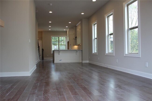 Building Photo - 4761 Roswell Rd