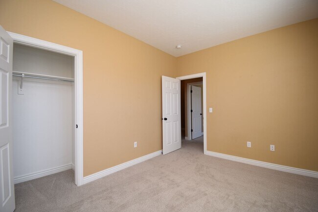Building Photo - 5 Bed 3.5 Bath House next to TopGolf!!!