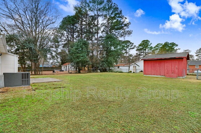 Building Photo - 1305 Robin St