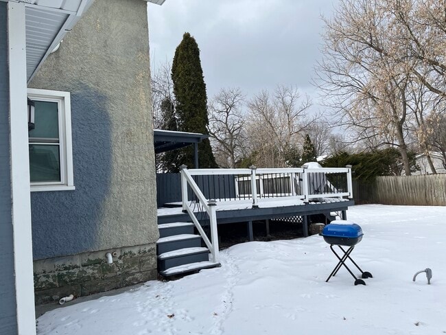 Building Photo - 838 E Washington St