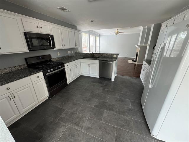 Building Photo - 4200 Holly Dr