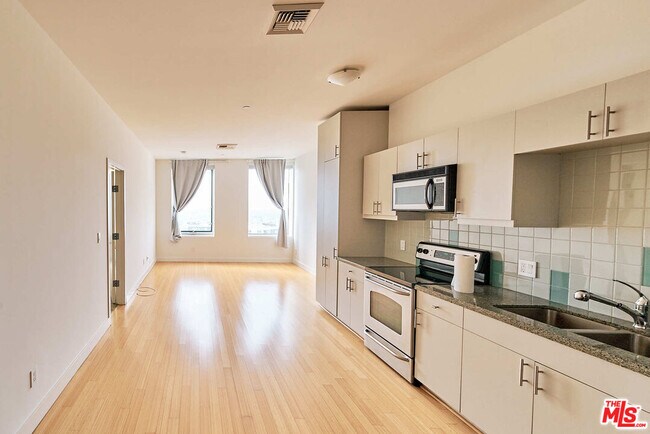 Primary Photo - 3810 Wilshire Blvd