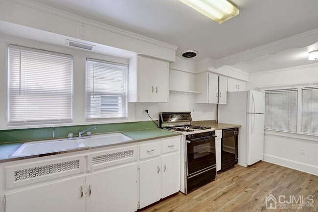 Building Photo - 23 Comstock St