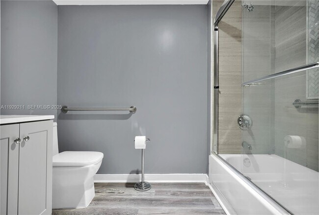 Building Photo - 4332 Collins Ave