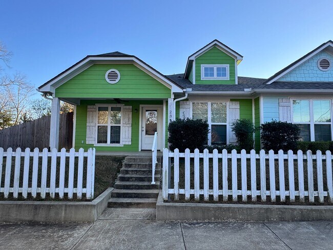 Building Photo - 2311 Airline