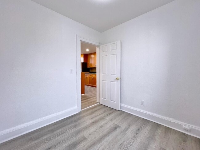 Building Photo - 389 Monmouth St