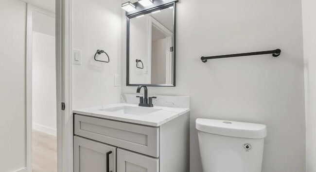 Building Photo - 413 Solar Dr