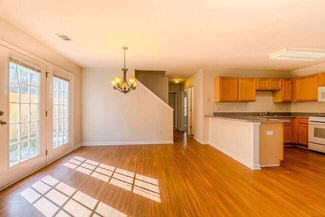 Building Photo - 263 Silver Ridge Dr