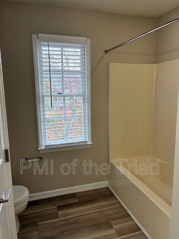 Building Photo - 10 Creekstone Ct