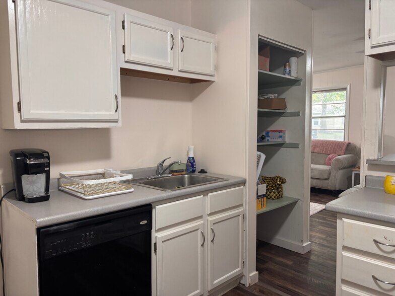 Building Photo - 2505 Moundview Dr