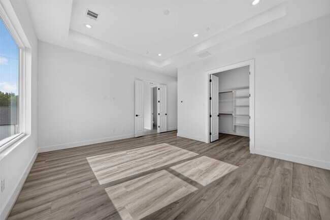Building Photo - 2421 Harrington St