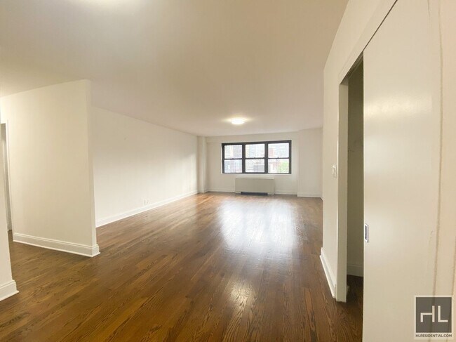 Building Photo - 401 E 88th St