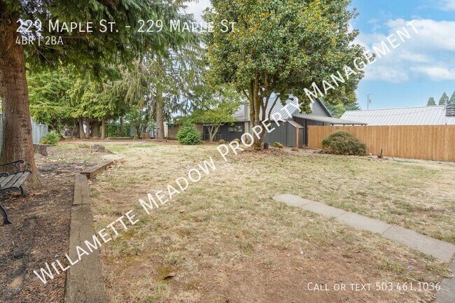 Building Photo - 229 NE Maple St