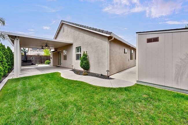 Building Photo - Beautiful Lincoln Home with Solar, 3-Car Garage & Trailer Parking!