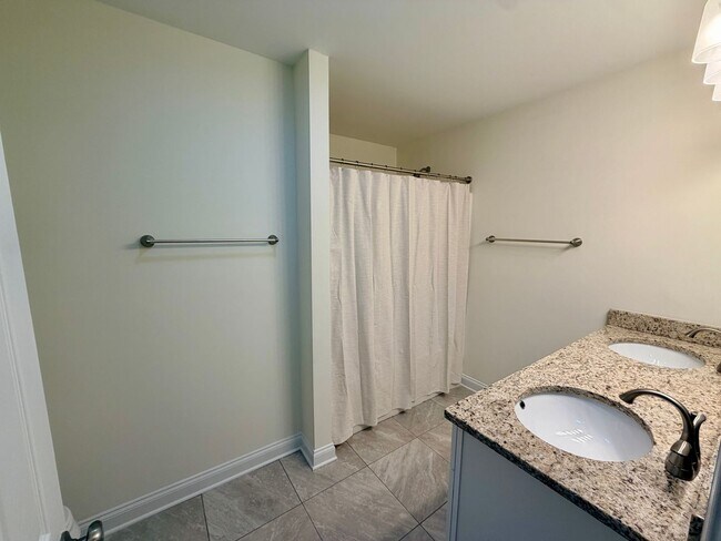 Building Photo - Beautiful Updated Townhouse located in Iredell County! 2BR/2.5BA Garage