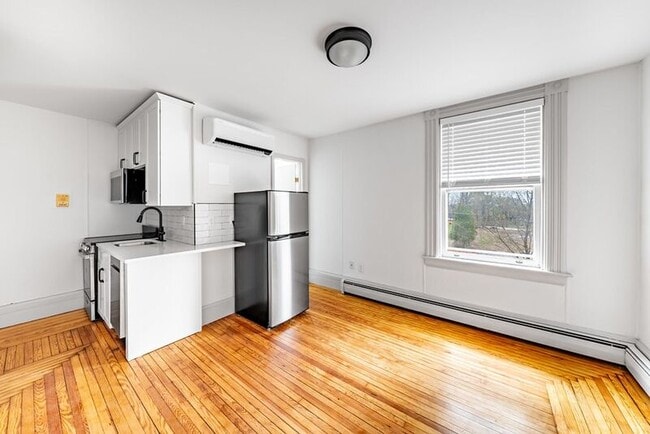 Building Photo - 245 Clinton St