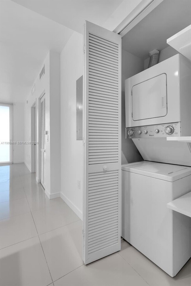 Building Photo - 7661 NW 107th Ave