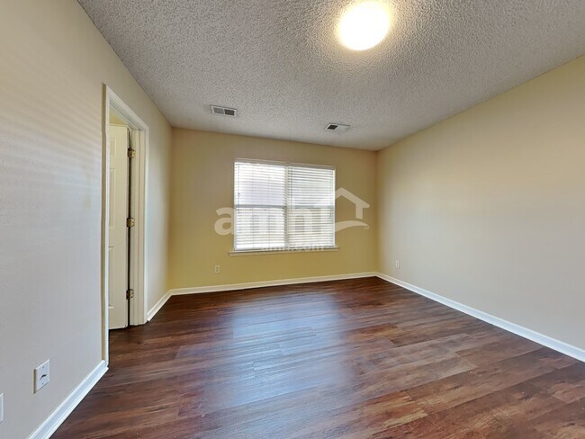 Building Photo - 5 Stemson Way