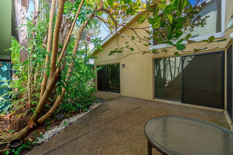 Building Photo - 6090 Aloma Ln