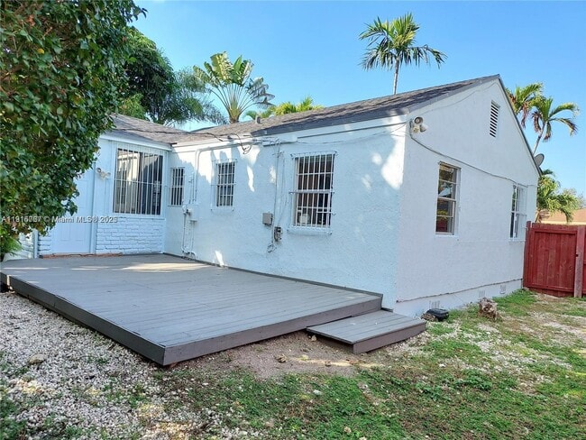 Building Photo - 5842 SW 60th St